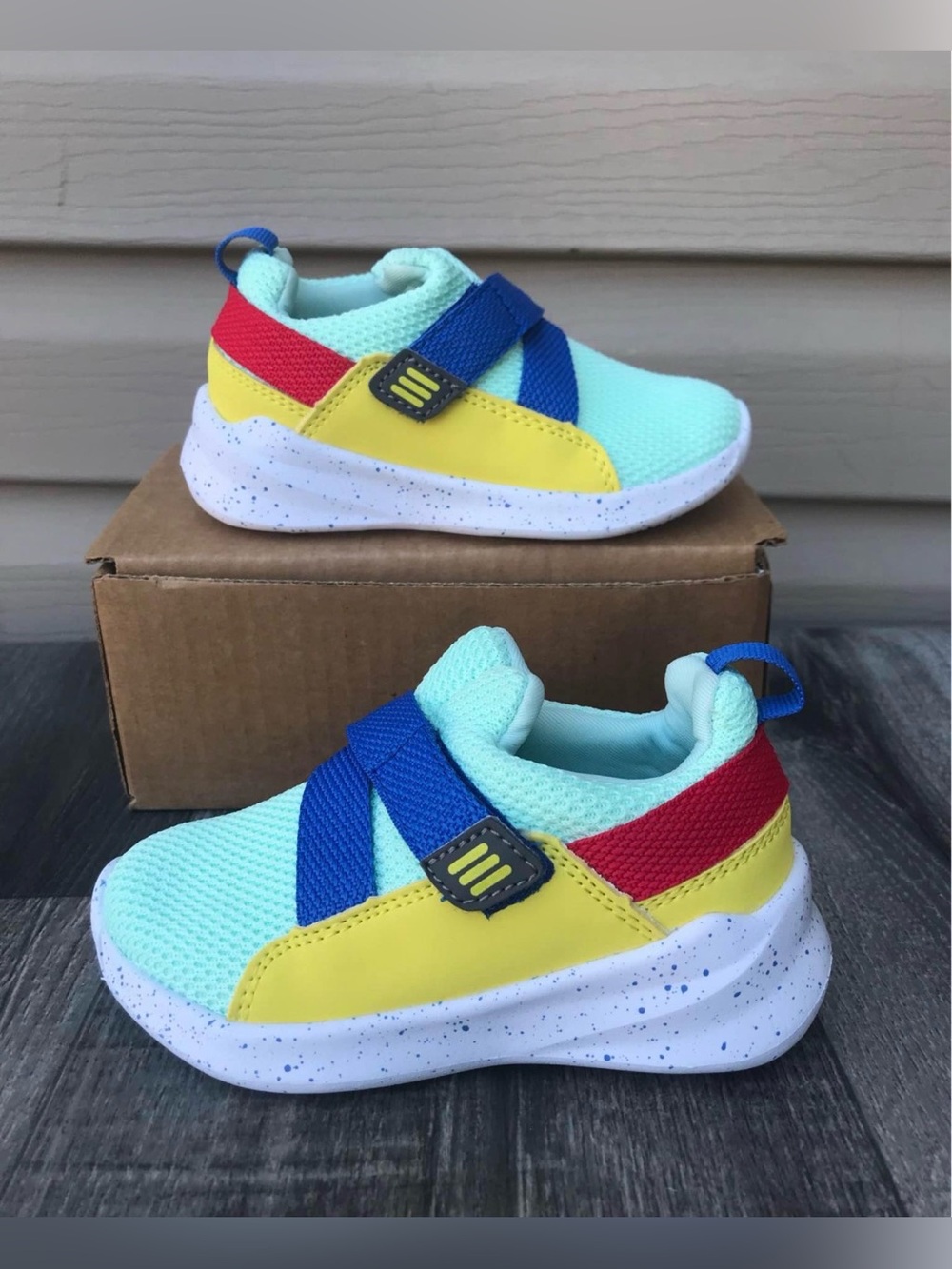 New Skywheel toddler shoes Velcro top size 7